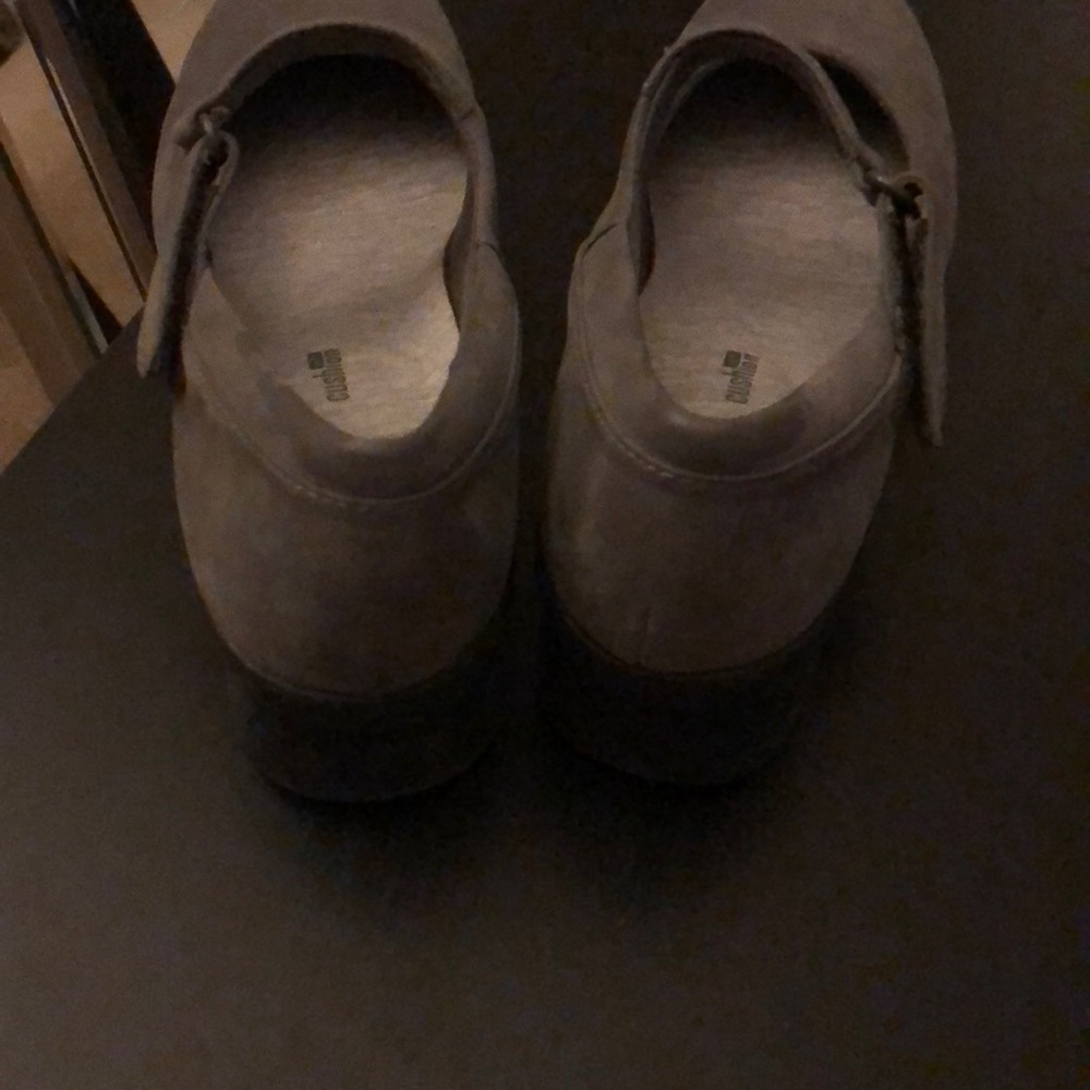 Shoes - Picture 6 of 6
